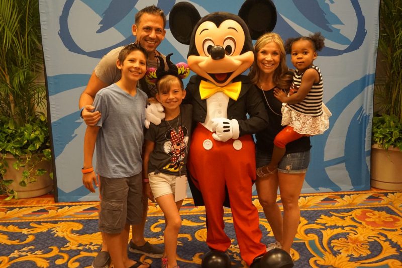 Multi-Cultural Family getting a Photo with Mickey at Disney Social Media Moms Celebration at Disneyworld #DisneySMMC | Global Munchkins