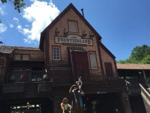 Splash Mountain entrance | Global Munchkins